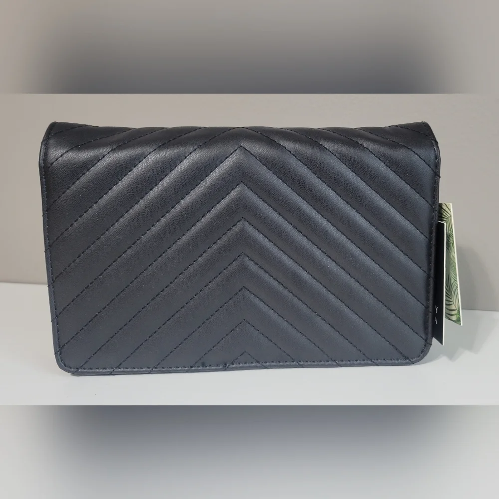 NWT Badgley Mischka Quilted Vegan Leather Crossbody Clutch - Picture 5 of 11